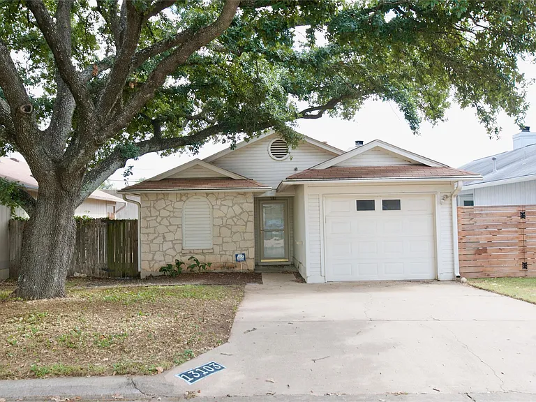 13103 Pollard Dr — Photo 2