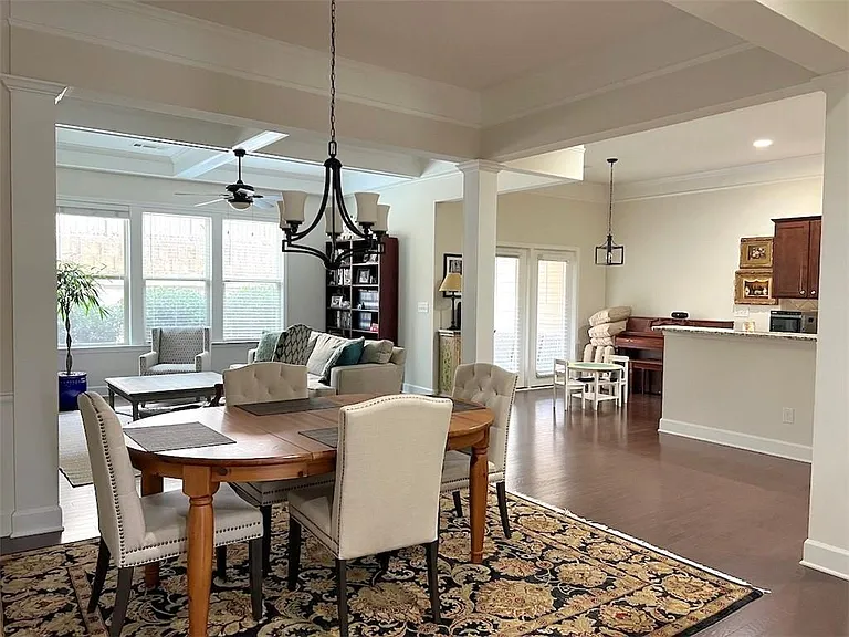 5527 Parkerton Ln — Photo 7