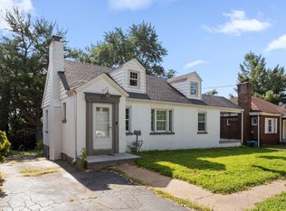 10050 Diamond Dr, Saint Louis, MO 63137