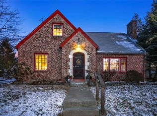 18 Dartmouth Ave, Warwick, RI 02888