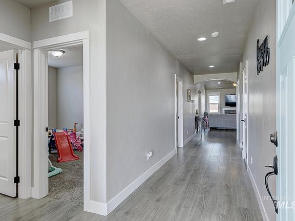 5th image of 2290 Shoshone Ln