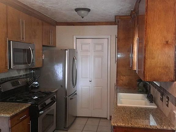 3rd image of 1407 S Circle Park St