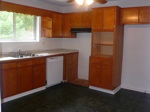4th image of 726 Shelly Ln
