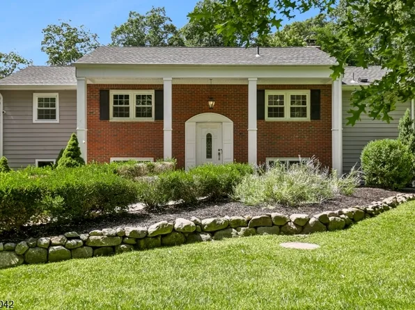 20 Hilltop Rd, Kinnelon Boro, NJ 07405