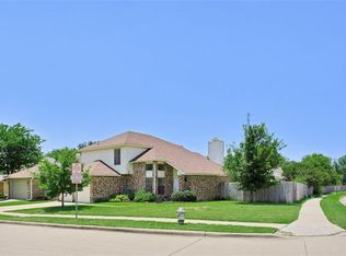 2200 Dewey Dr, Arlington, TX 76018