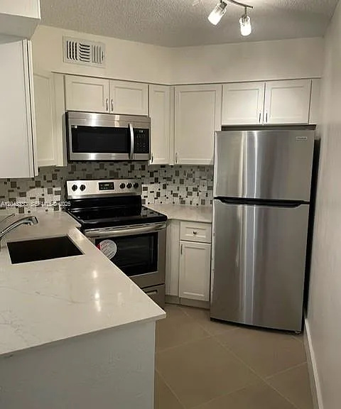215 Lake Pointe Dr #109 — Photo 4