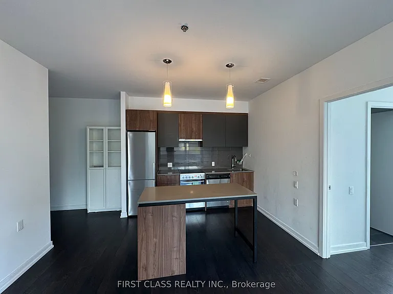 203 College St #407 — Photo 4