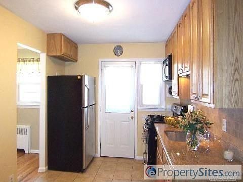 5th image of 2668 Miller Ave