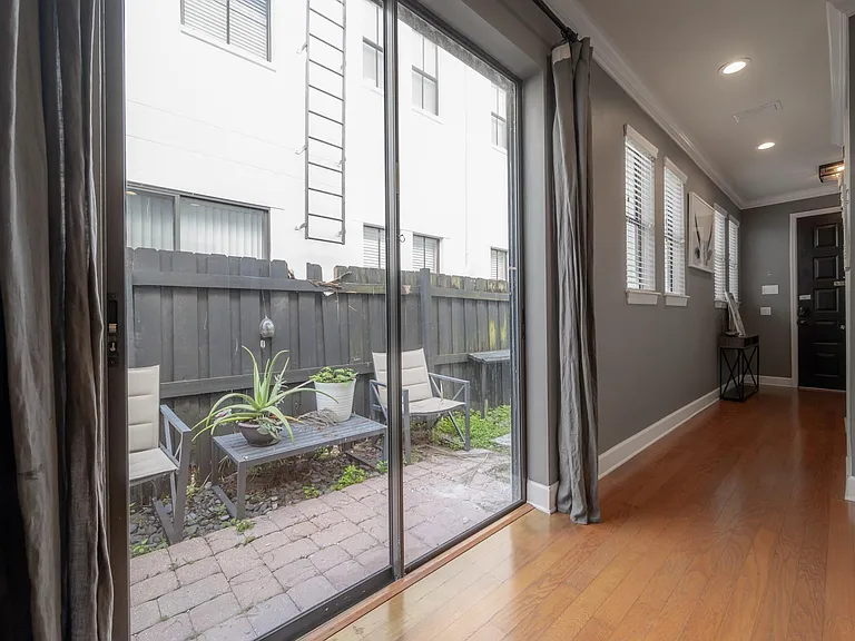 111 S Packwood Ave #C — Photo 22