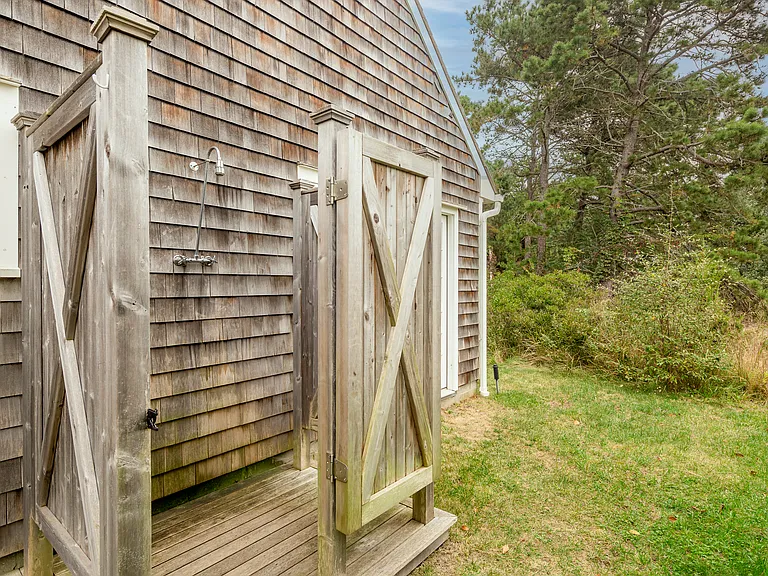 11 Beach Ave — Photo 20