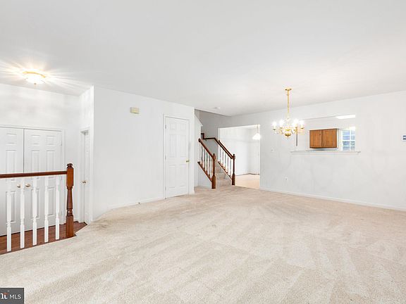 4th image of 5622 Glenwood Mews Dr