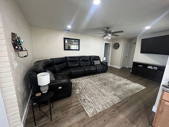 3rd image of 1088 Wexford Way