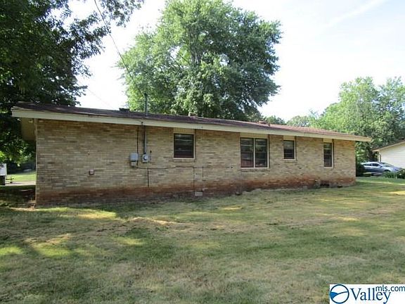 3rd image of 2207 Glen Iris Cir NW