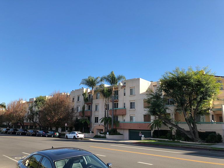 Courtyard at Sherman Oaks Apartment Rentals with Virtual tours
