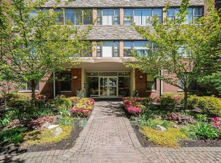 15 Hill Park Ave APT 2H, Great Neck, NY