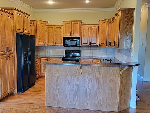 4th image of 27 Holcombe Ln #7051