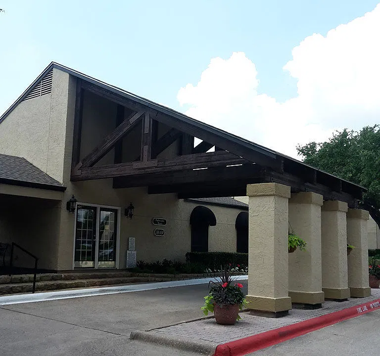 Building Photo 3