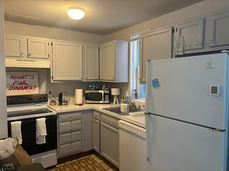 1110 Beacon St #1C — Photo 3