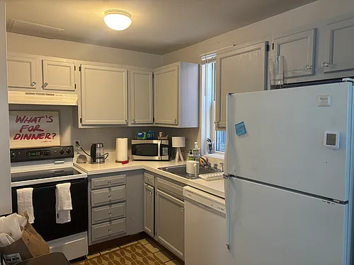 1110 Beacon St #1C Photo 1
