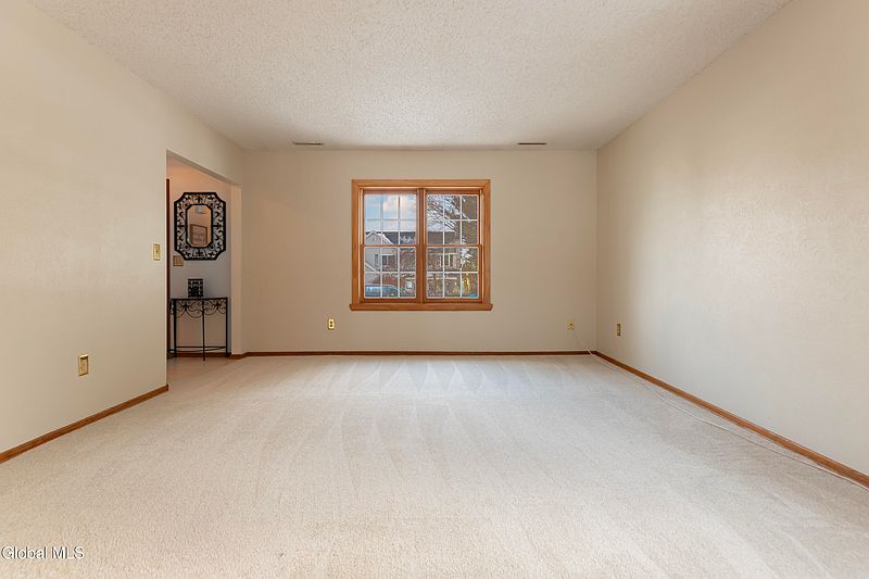 5th image of 42 Capitol Place