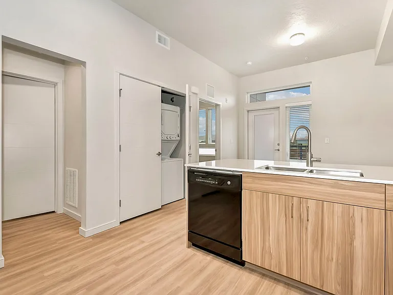 Parkway Apartments — Photo 29