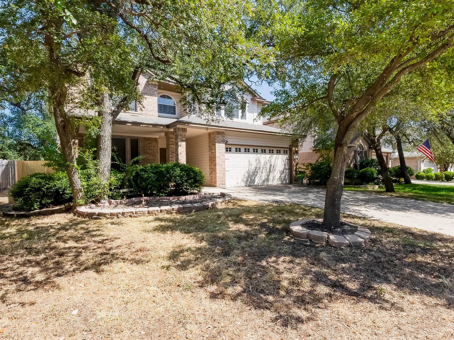 3 bed, 2.5 bath, 2186 sqft, $2,245 — Photo 2