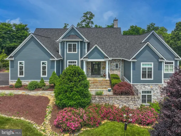 17621 Stonegait Ct, Round Hill, VA 20141