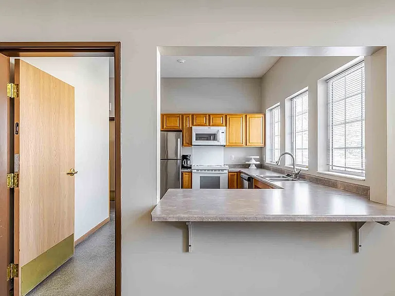 Avana Maple Grove — Photo 14