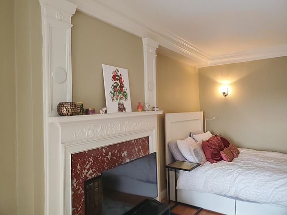 4th image of 15 E Kirby St APT 906
