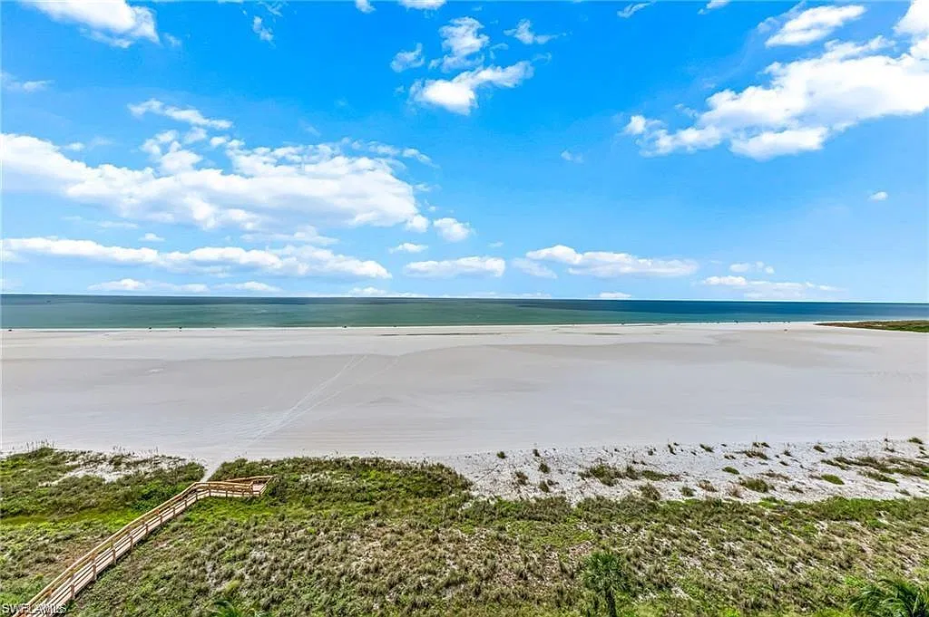 180 Seaview Ct — Photo 1