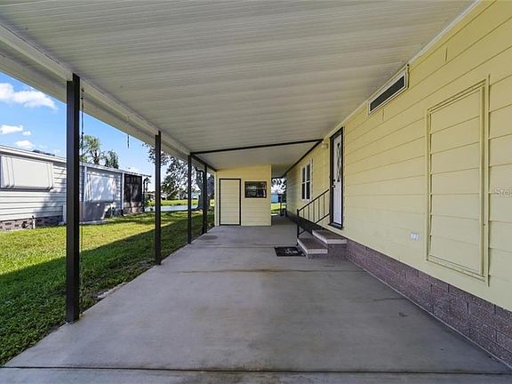 3rd image of 725 Watersedge St