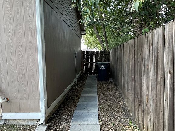 5th image of 722 Circle Dr