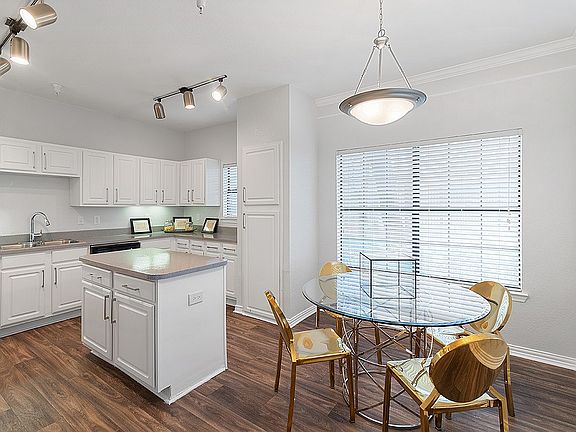3rd image of 1601 W Arbrook Blvd #16-1636