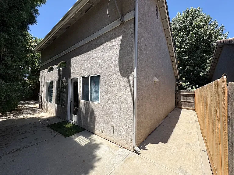 703 W Russell Ave — Photo 42