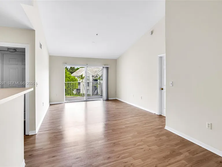 11185 SW 6th St #301 — Photo 9