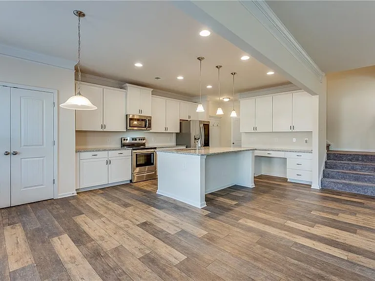 5317 Burrus Ln — Photo 8