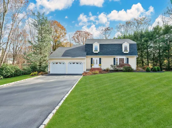 19 Horse Stable Circle, Shelton, CT 06484