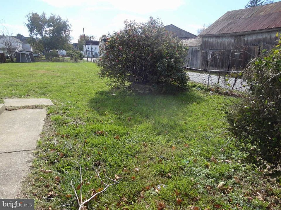 2nd image of 14 E Lake St