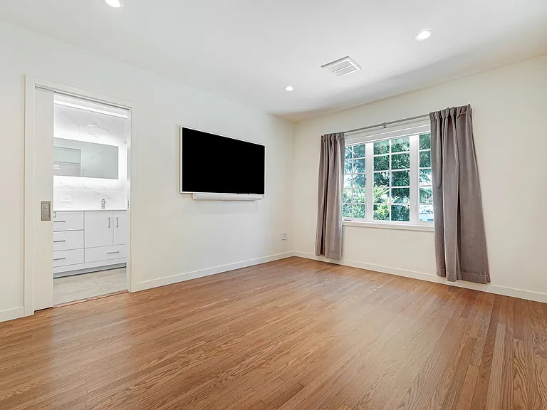 7741 Variel Ave — Photo 9