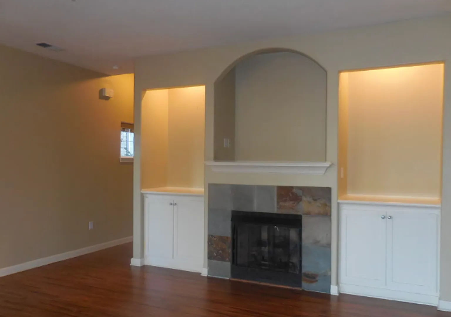Beautiful & Pristine 3-Bedroom Townhome in Prime Beaverton Location — Photo 4