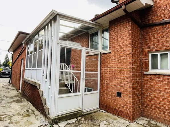 38 Weldrick Rd W, Richmond Hill, ON L4C 3T8