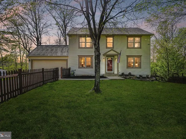 1407 Bayshire Ln, Herndon, VA 20170