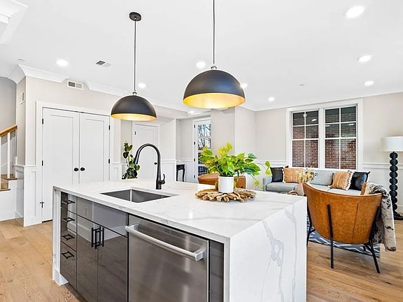 5th image of 300 Somerville Ave #F