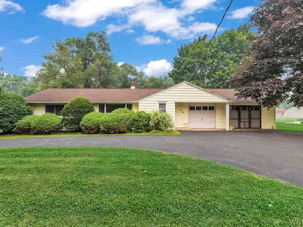 5858 N Kline Rd, Lewiston, NY 14092