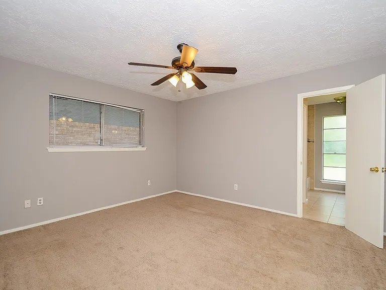8319 Bird Run Dr — Photo 16