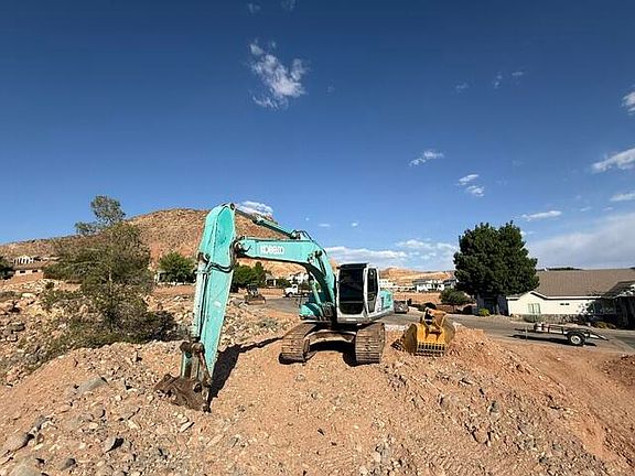 4th image of 737 E Red Sands Dr