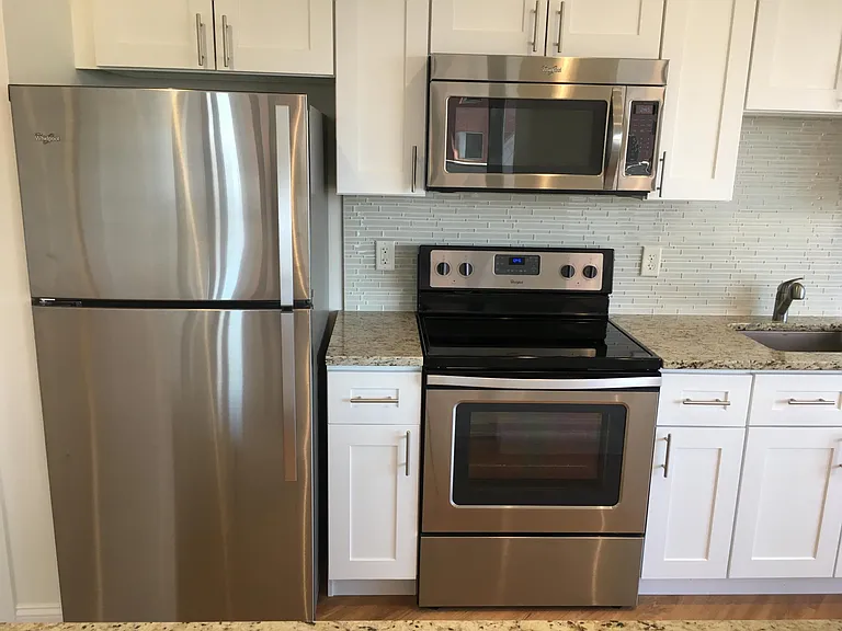 Red Oak at 875 Elm Street — Photo 8