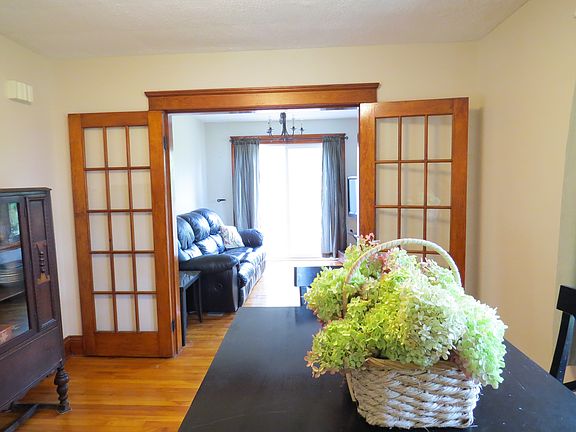 5th image of 386 Greenwood St