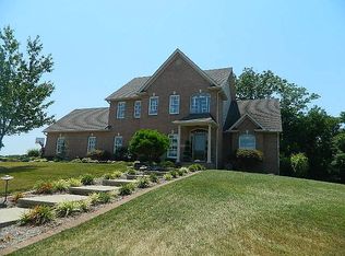 2908 Eagle Pointe Rd, Godfrey, IL 62035