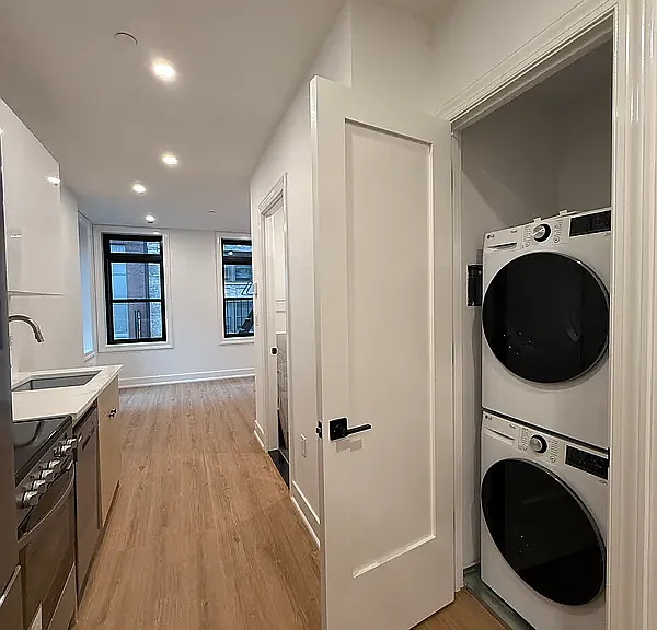 307 W 39th St #3A — Photo 10